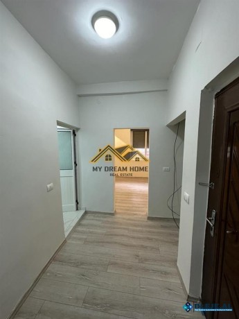 jepet-me-qira-apartament-ne-qender-te-durresit-big-8