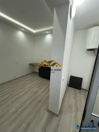 jepet-me-qira-apartament-ne-qender-te-durresit-big-2