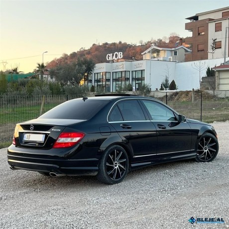 2011-mercedes-benz-c300-4matic-big-3