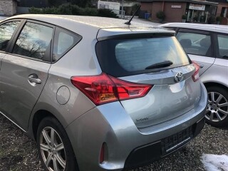 toyota-auris