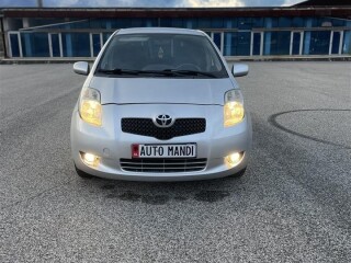 toyotq-yaris