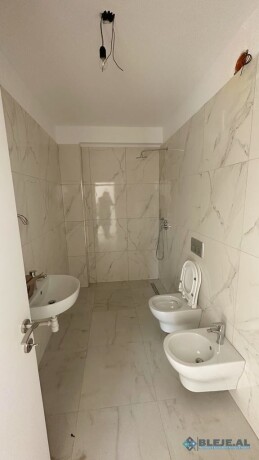 jepet-me-qera-apartament-21-kompleksi-zirkon-tirane-big-4