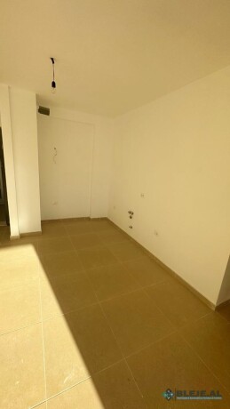 jepet-me-qera-apartament-21-kompleksi-zirkon-tirane-big-2