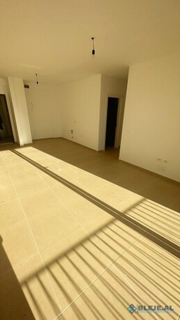 jepet-me-qera-apartament-21-kompleksi-zirkon-tirane-big-1