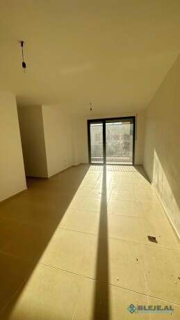 jepet-me-qera-apartament-21-kompleksi-zirkon-tirane-big-0