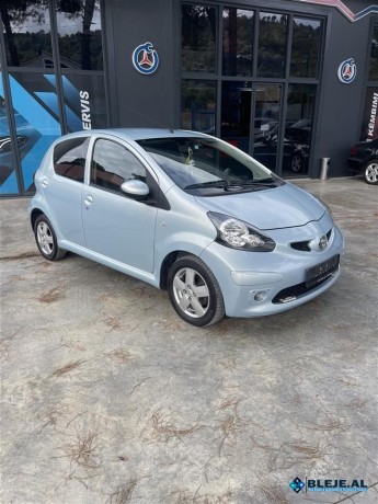 toyota-aygo-10-benzin-automat-zvicra-big-3