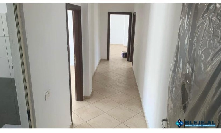 shitet-apartament-21-afer-stadiumit-durres-big-2