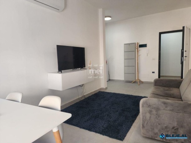 jepet-me-qira-apartament-11-tek-vollga-big-1