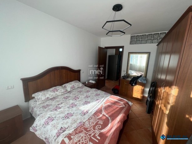 jepet-me-qira-apartament-21-ne-vollga-me-pamje-nga-deti-big-4