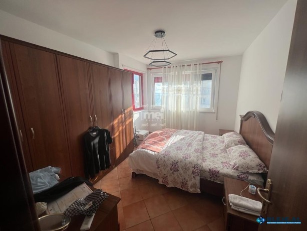 jepet-me-qira-apartament-21-ne-vollga-me-pamje-nga-deti-big-5