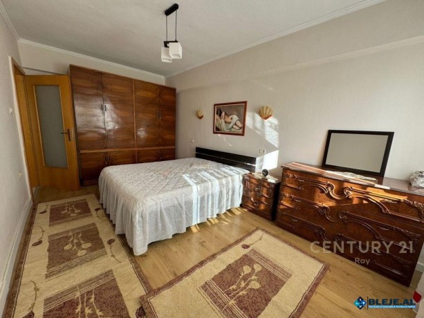 jepet-me-qera-apartament-21-post-parkimi-ne-qender-te-durr-big-4