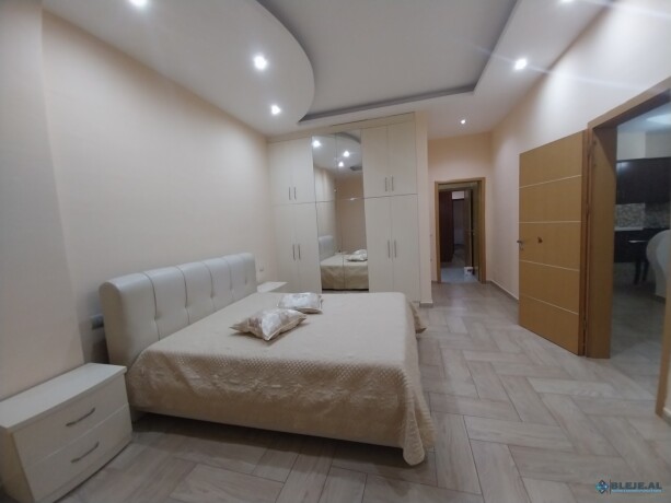 jepet-me-qera-21-ne-astir-prane-bar-artisti-tirane-big-2