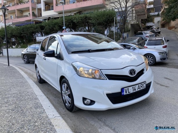 toyota-yaris-2012-big-4