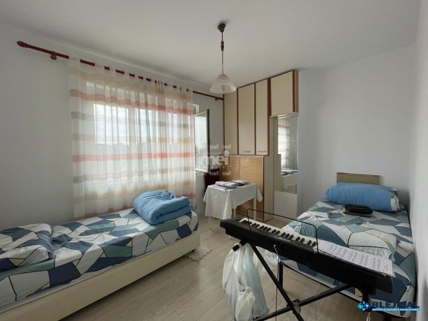 shitet-apartament-312-me-kuzhine-te-vecuar-ne-qender-big-5