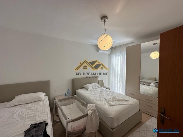 shitet-apartament-21-ne-qender-te-durres-big-2