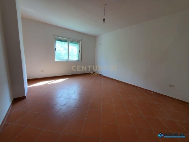 shitet-apartament-21-tek-shkembi-i-kavajes-big-2