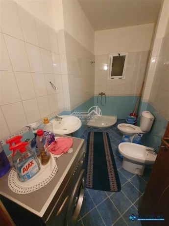 shitet-apartament-11-prane-portit-big-2