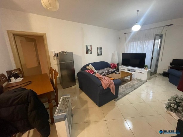 shitet-apartament-11-ne-qender-big-0