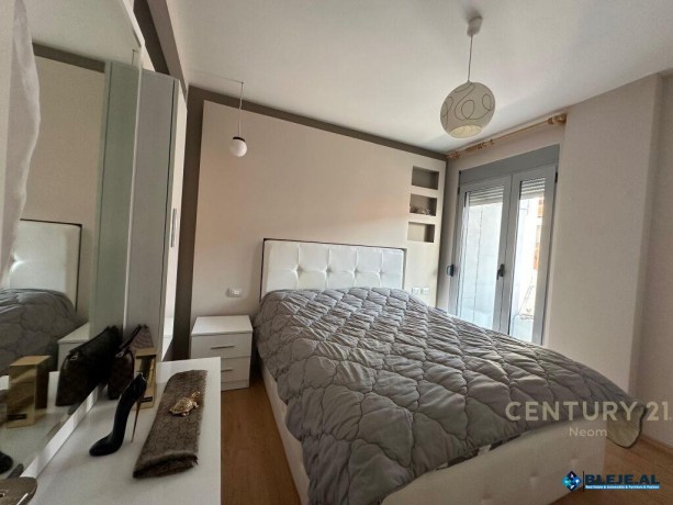 jepet-me-qera-apartament-21-ne-liqen-te-thate-big-1