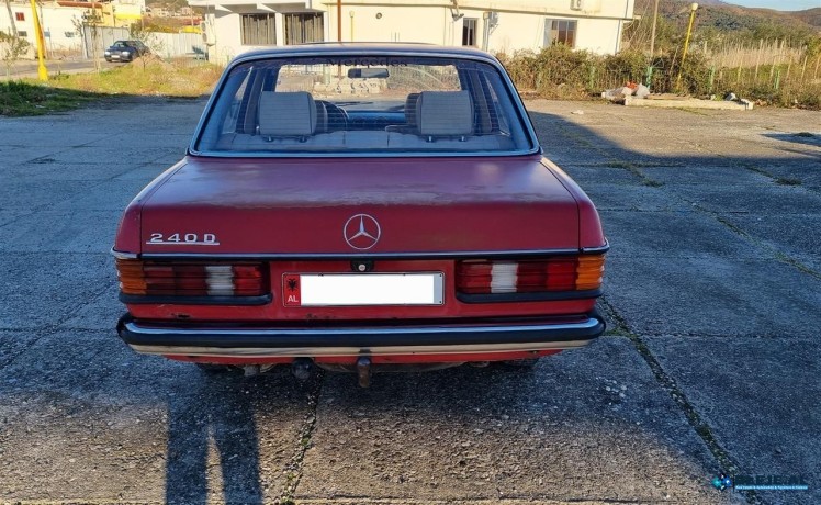 mercedes-benz-240d-big-0