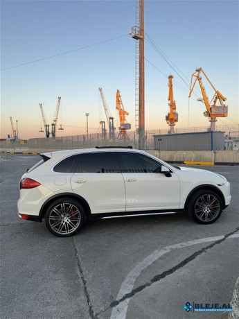 porsche-cayenne-turbo-benzin-gas-prise-big-0